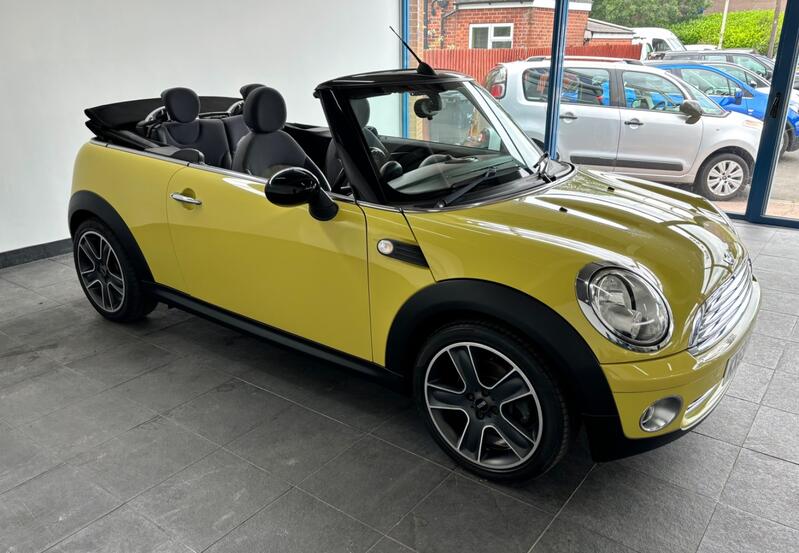 View MINI CONVERTIBLE 1.6 Cooper Convertible