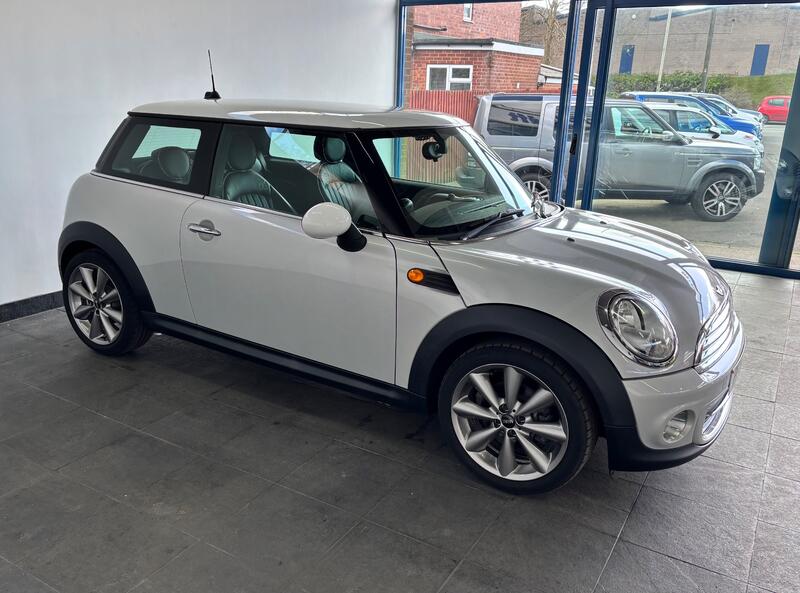 View MINI HATCH 1.6 Cooper London 2012 Edition Hatch