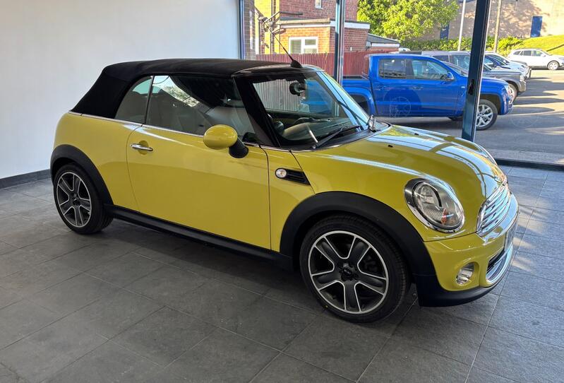 View MINI CONVERTIBLE 1.6 Cooper Convertible