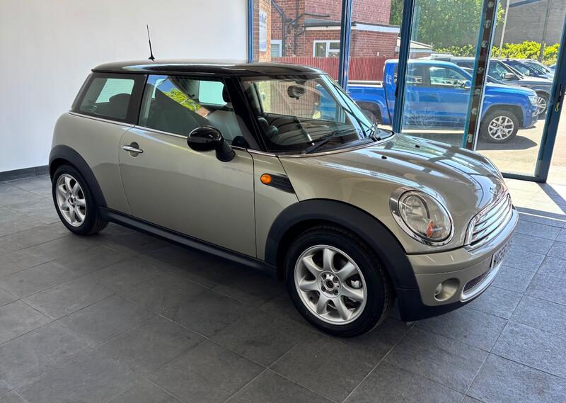 View MINI HATCH 1.6 Cooper Hatch