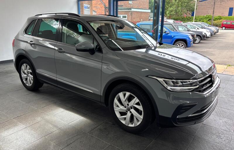 View VOLKSWAGEN TIGUAN 1.5 TSI Life